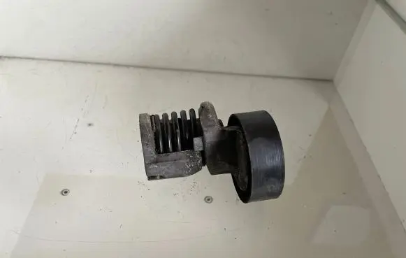 Audi A6 S6 C6 4F Generator/alternator belt tensioner 950330