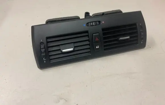 BMW X3 E83 Dash center air vent grill