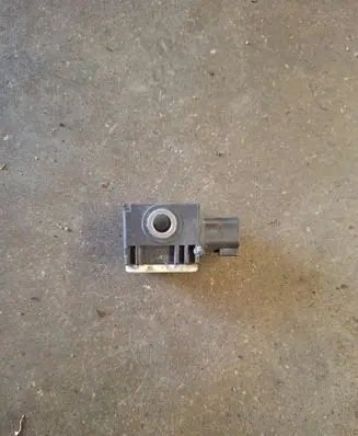Hyundai Santa Fe Airbag deployment crash/impact sensor 95930L100 32070112