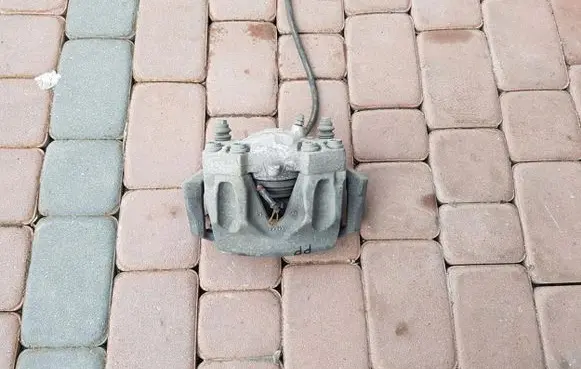 Mercedes-Benz CLS C218 X218 Front brake caliper 38TYS