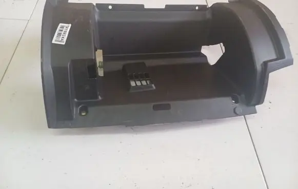 Mitsubishi Endeavor Glove box