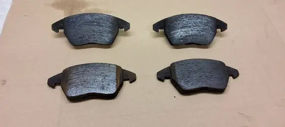 Volkswagen Caddy Brake pads (front) 