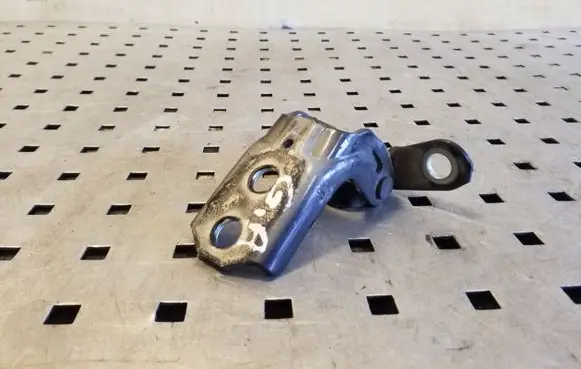 Nissan Juke I F15 Rear door lower hinge