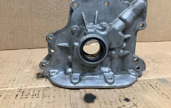 Volkswagen Polo V 6R Oil pump 036115105D