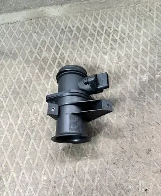 Audi A4 S4 B5 8D Mass air flow meter 0280218063 06A906461L