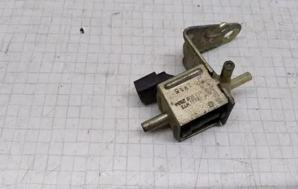 Audi A6 S6 C5 4B Turbo solenoid valve 437906283A