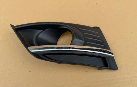 Citroen C4 I Picasso Front fog light trim/grill 9680404177