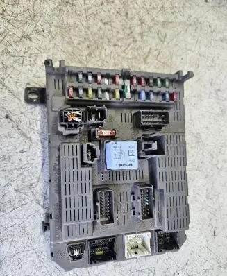 Citroen C5 Fuse module 9637466180 98162200