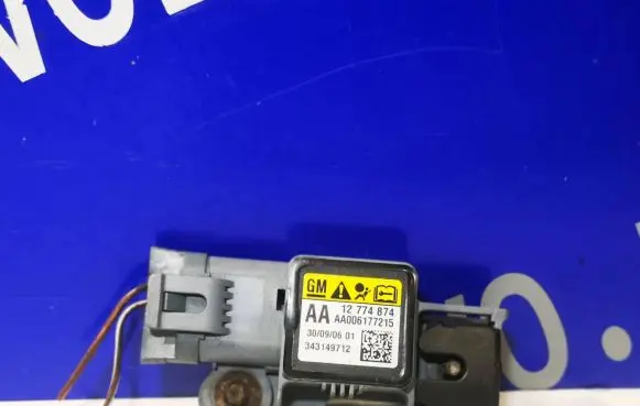 Passenger airbag on/off switch