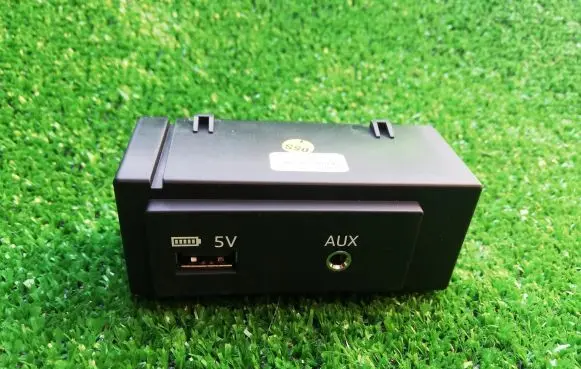 Audi A3 S3 8V AUX in-socket connector 8V0035726