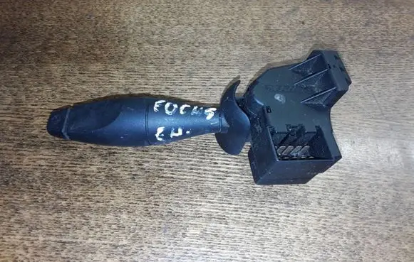 Ford Focus Wiper control stalk 17D940