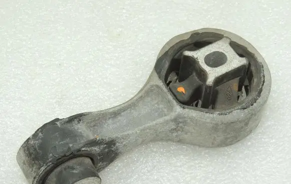 Opel Vivaro Engine mounting bracket 93853920