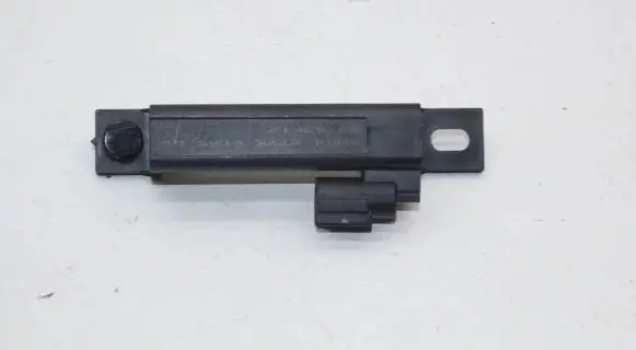 Nissan Qashqai Keyless system antenna 5WK48775