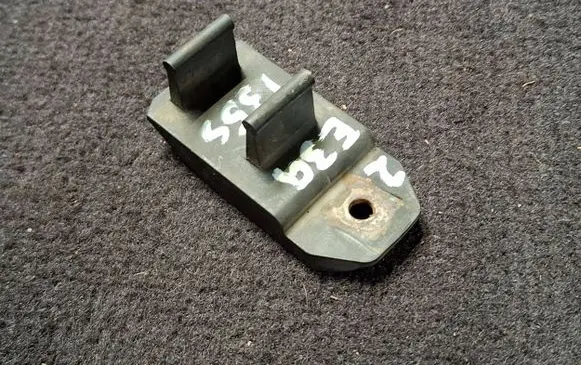 BMW 5 E39 Radiator mount bracket 2247898