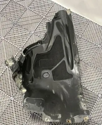 Front wheel arch liner splash guards