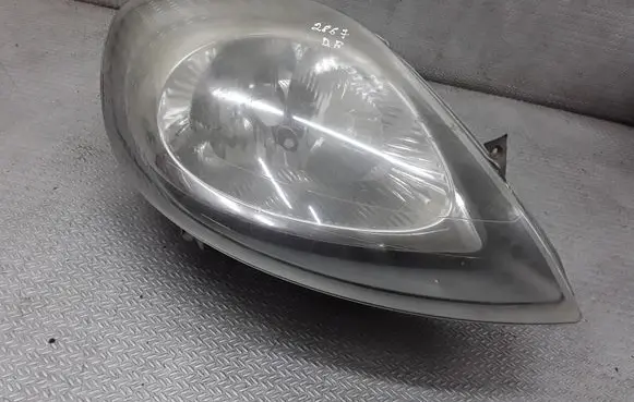 Opel Vivaro Headlight/headlamp 7700311372