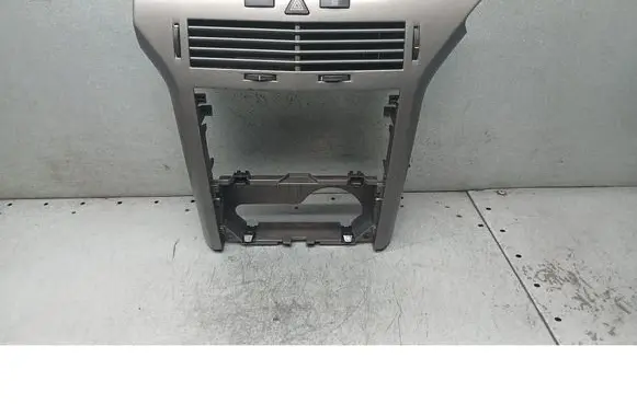 Opel Astra H Front door window/glass frame 13141085
