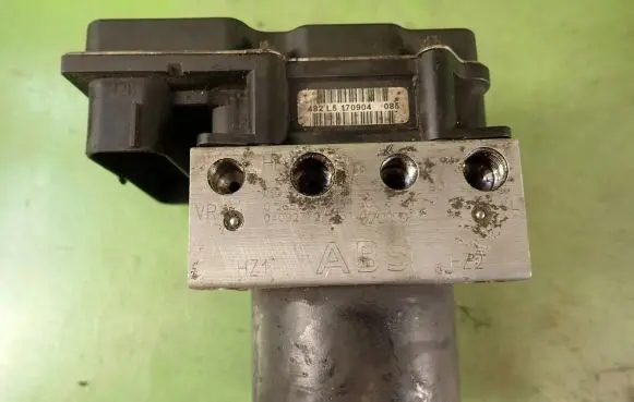 Volkswagen Polo ABS Pump