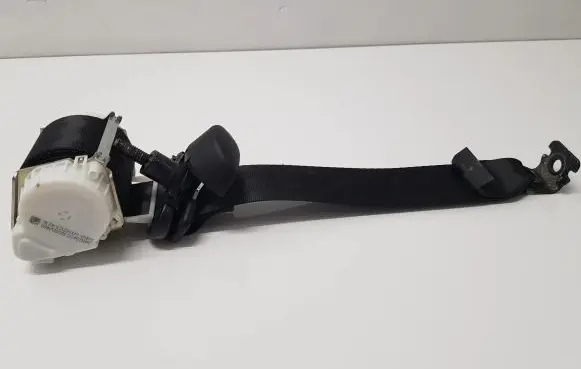 Rear seatbelt