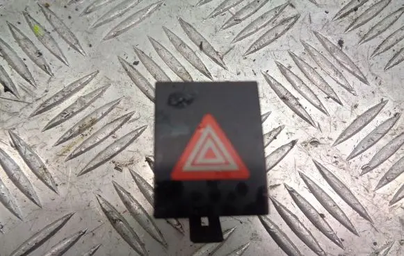 Volkswagen Polo IV 9N3 Hazard light switch
