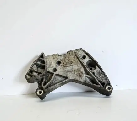 Volkswagen Jetta V Engine mounting bracket 06J199207P