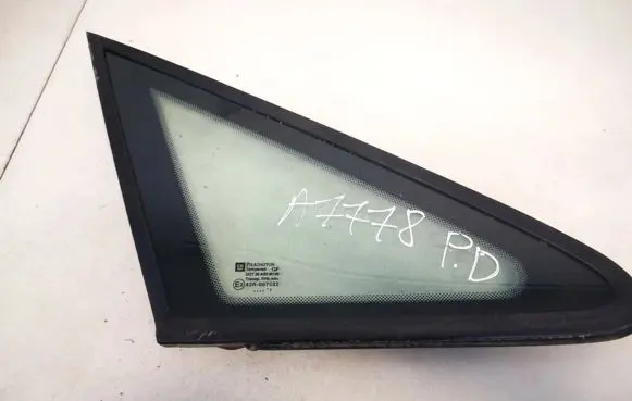 Opel Zafira A Front triangle window/glass 