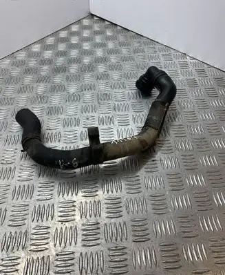 Volkswagen PASSAT B6 Engine coolant pipe/hose