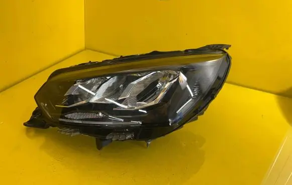 Peugeot 208 Headlight/headlamp 73313327