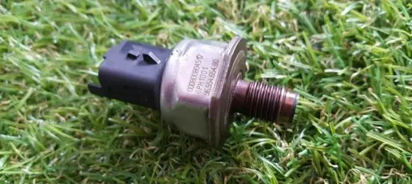 Fuel pressure sensor