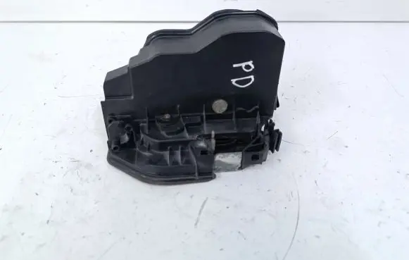 BMW X3 F25 Front door lock 7318416