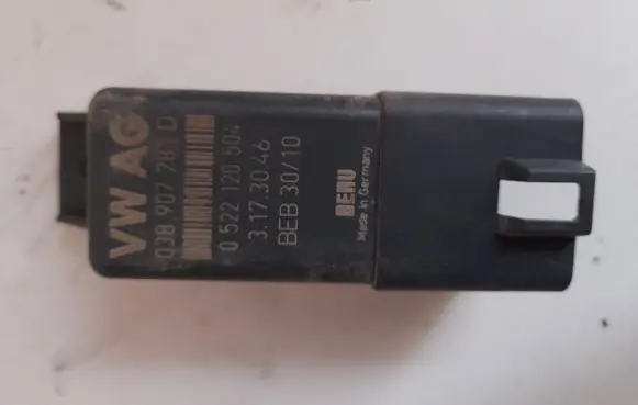 Volkswagen Caddy Glow plug pre-heat relay 038907281D 0522120504