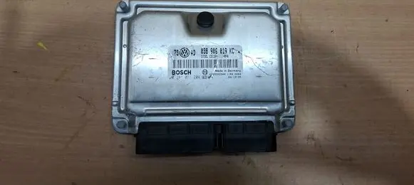 Volkswagen PASSAT B5.5 Engine control unit/module 038906019KC 0281011204