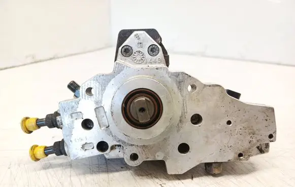 Mercedes-Benz E W211 Fuel injection high pressure pump A6460700101