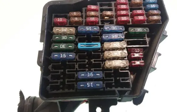Volkswagen PASSAT B5 Fuse module