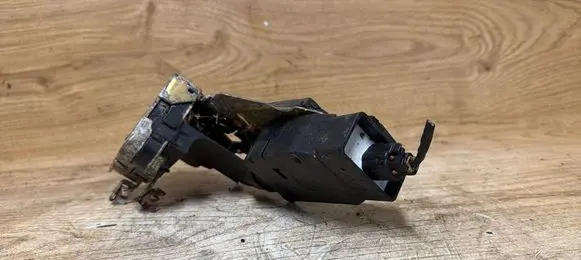 Volvo S40, V40 Front door lock