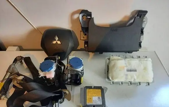 Mitsubishi Outlander Airbag set 