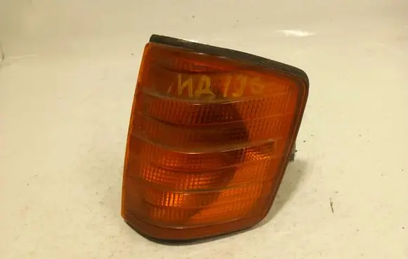 Mercedes-Benz 190 W201 Front indicator light 42656r6