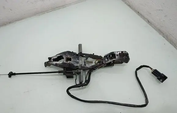 Volvo S80 Rear door exterior handle/bracket 30784204