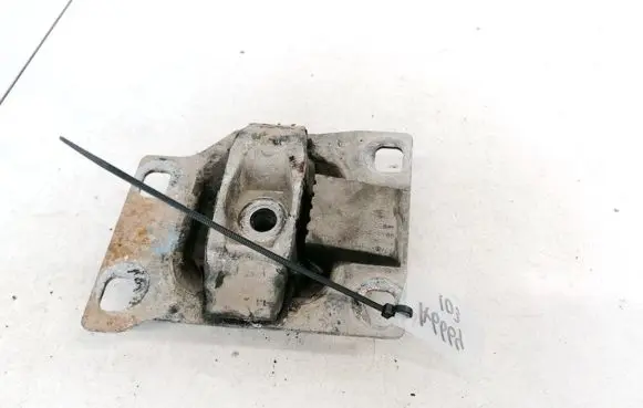 Ford Focus Engine mount bracket 98AB7M121PA 98AB-7M121-PA