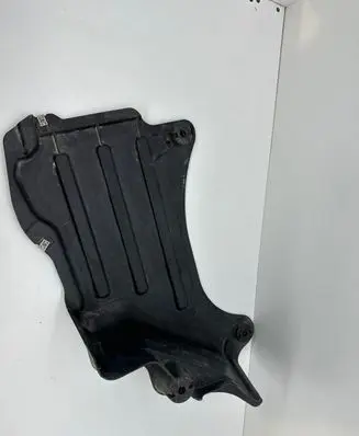 Center/middle under tray cover