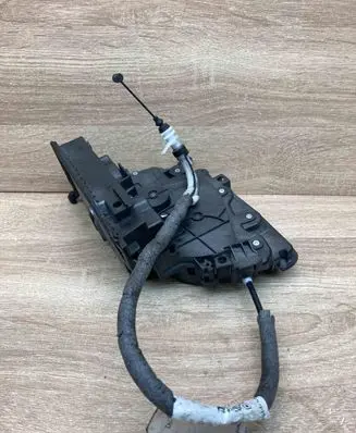 BMW 2 F46 Front door lock 7281934 18283810