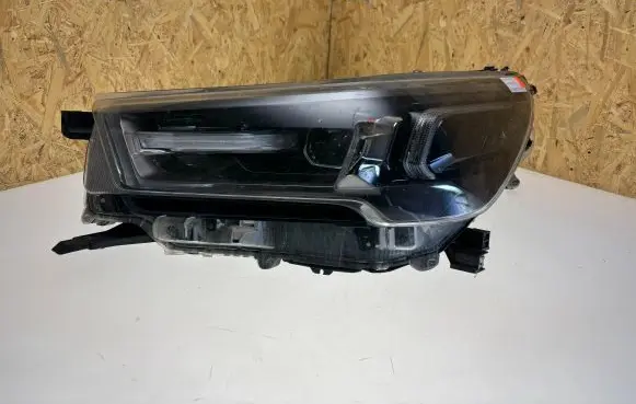 Toyota Hilux VIII Headlight/headlamp K0896K6