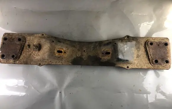 Gearbox mounting bracket