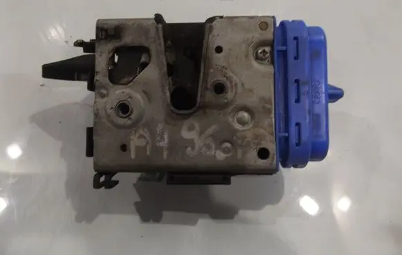 Audi A4 S4 B5 8D Rear door lock 8D0839016A