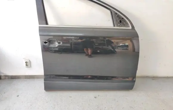 Audi Q7 4L Front door