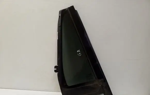 Volvo XC90 Rear vent window glass E643R002092 31352995