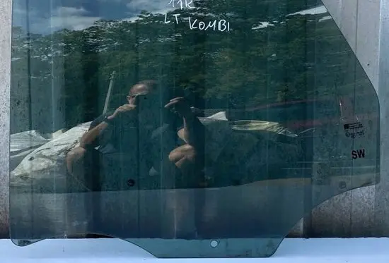 Opel Astra J Sliding door window/glass 