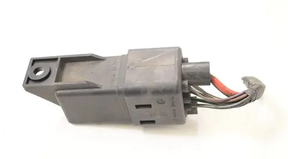 BMW 2 F45 Glow plug pre-heat relay 0281003038