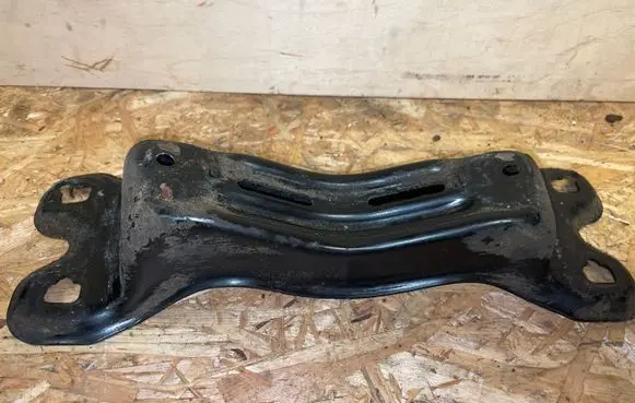 BMW 8 E31 Gearbox mounting bracket 