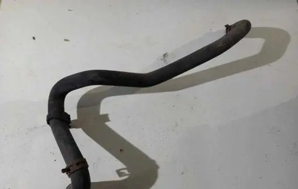 Renault Zoe Intercooler pipe mounting bracket 